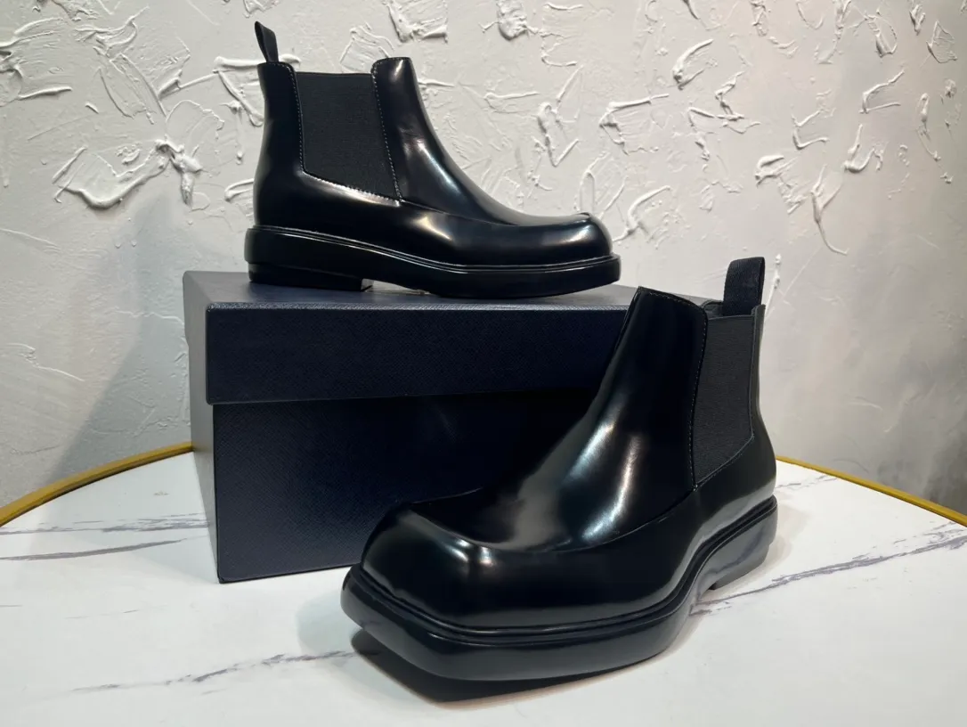 Men's shoes 💰860💰 🔥🔥🔥3990 The latest Prada Derby shoes, Martin boots, micro-marked glossy round-toe spliced ​​loafers, purchased the original one to one development, the outsole is one to one private molding, the fabric is made of imported open edge beads, lining cowhide, foot pad cowhide, sole height 5cm, original rubber foam outsole, code number 39-46